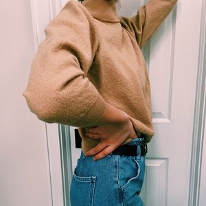 BEIGE TURTLENECK SWEATER